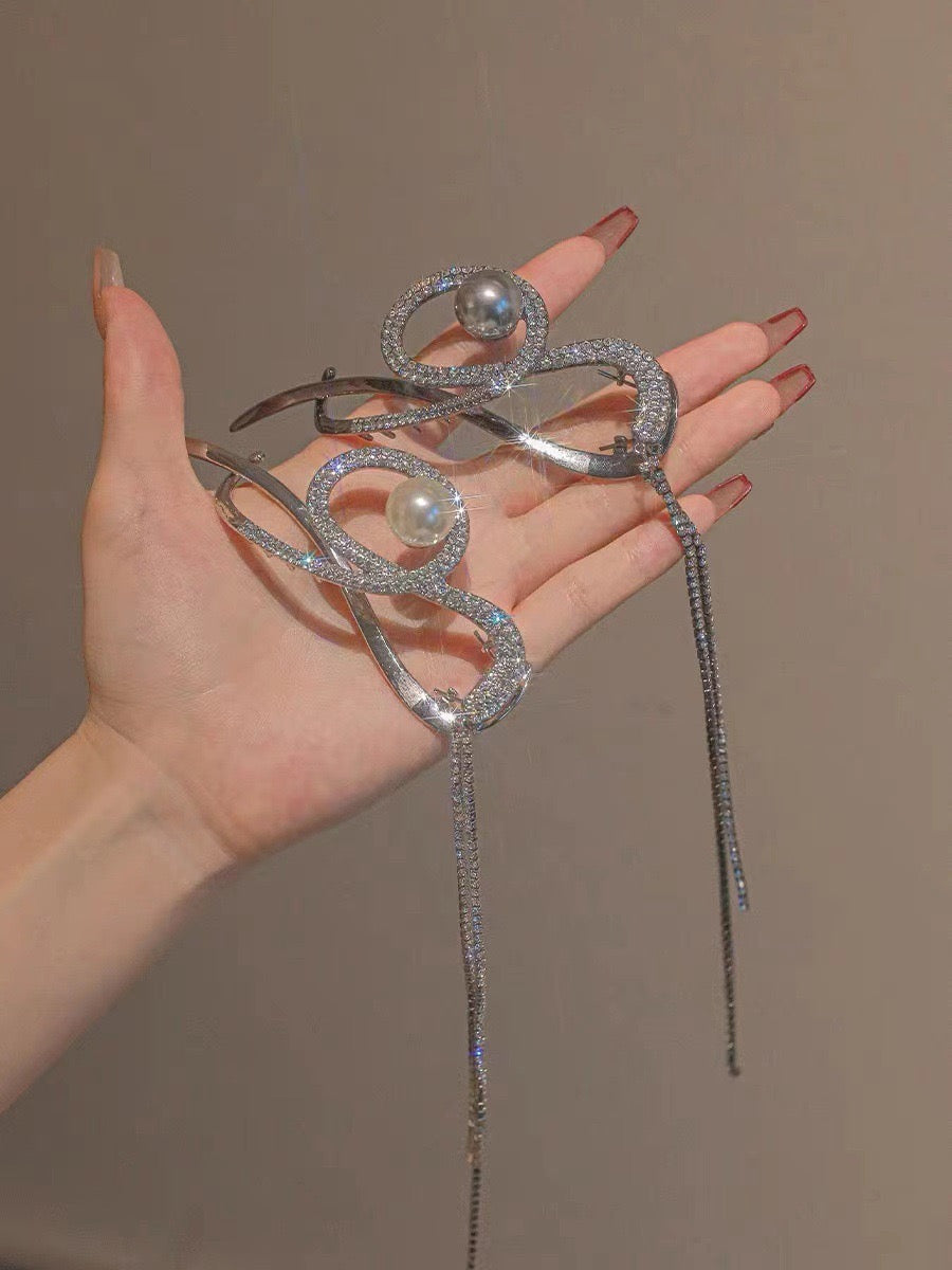 Rhinestone Serpent Twist Clip