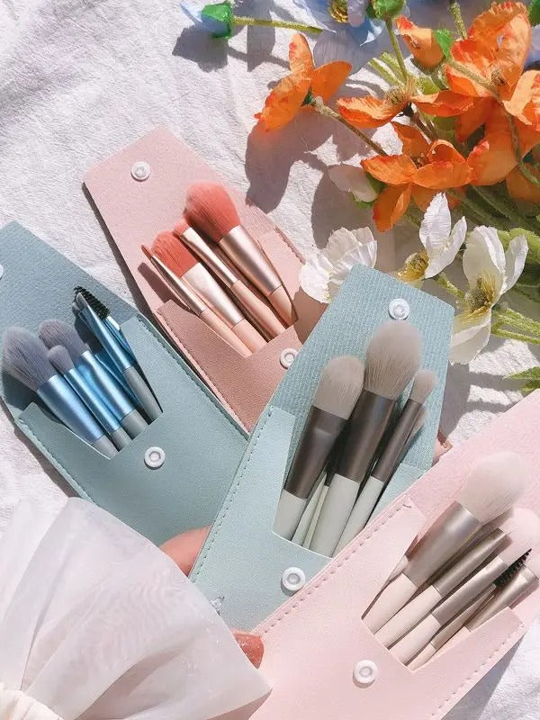 8Pcs Mini Travel Makeup Brush Portable Set