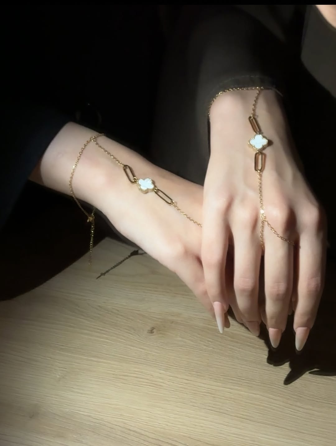 Luxe Clover Finger Bracelet