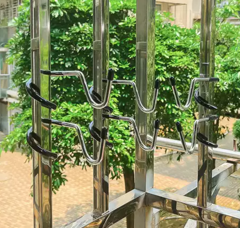 Portable Multi-Function Pigtail Hook For Balcony Storage