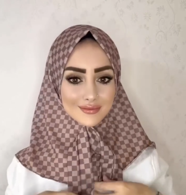 Elegance Chic Check Print Short Scarf