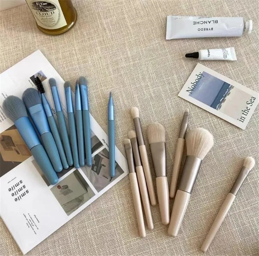 8Pcs Mini Travel Makeup Brush Portable Set