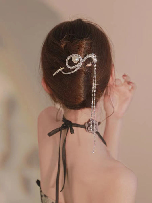Rhinestone Serpent Twist Clip