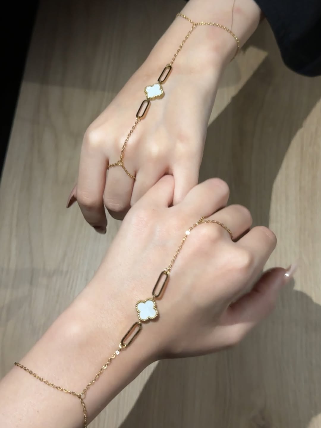 Luxe Clover Finger Bracelet