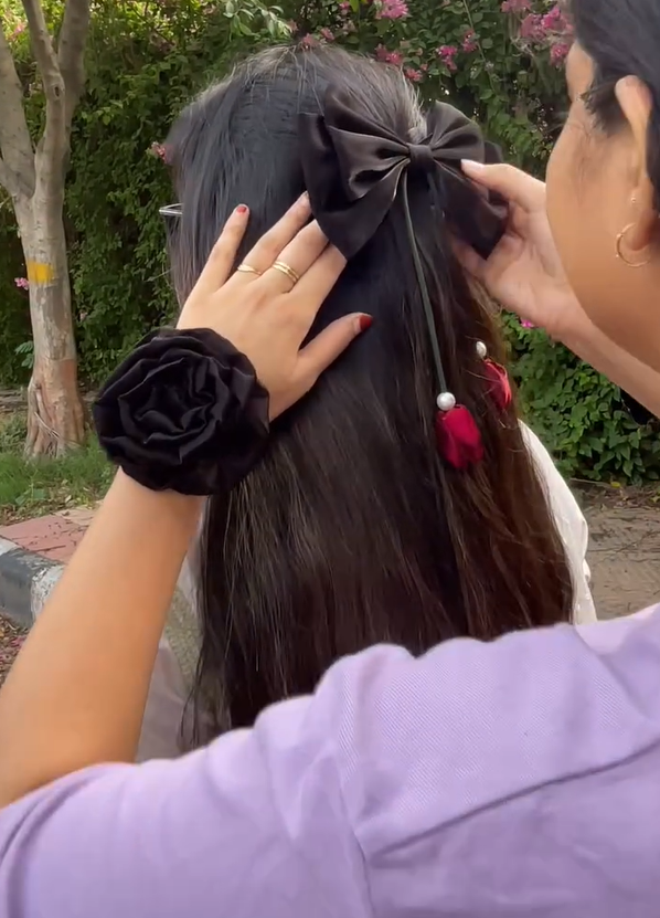 Elegant Blossom Bows & Pearl Petals HairClip